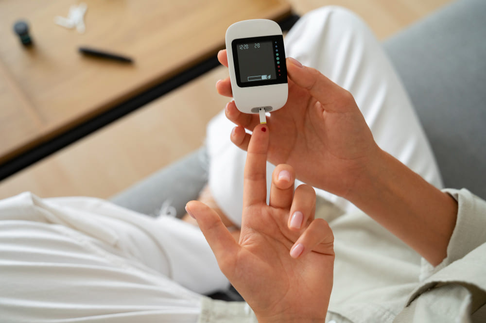 血糖測量方式有2種：血糖機（自我監測）\連續血糖監測儀（CGM） 